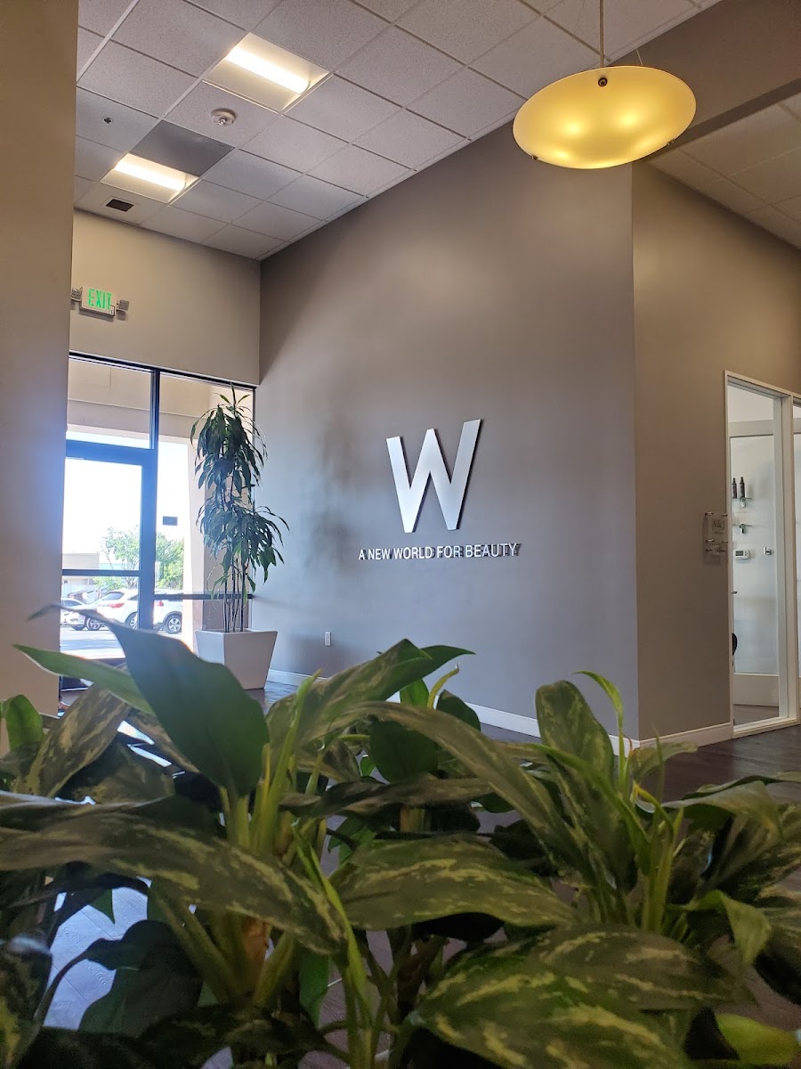 W Salon Suites Roseville